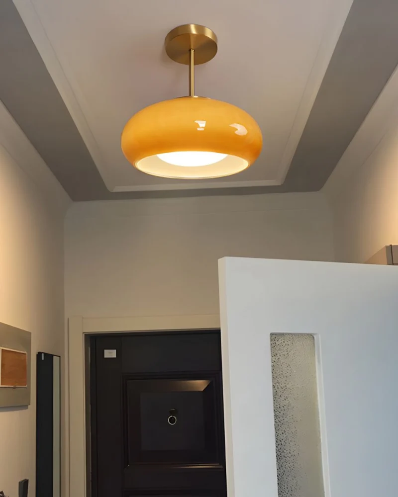 Moderne Plafondlamp Met Gouden Frame En Glazen Kap In Amber Of Wit 3000K Warm Licht | Sansoti