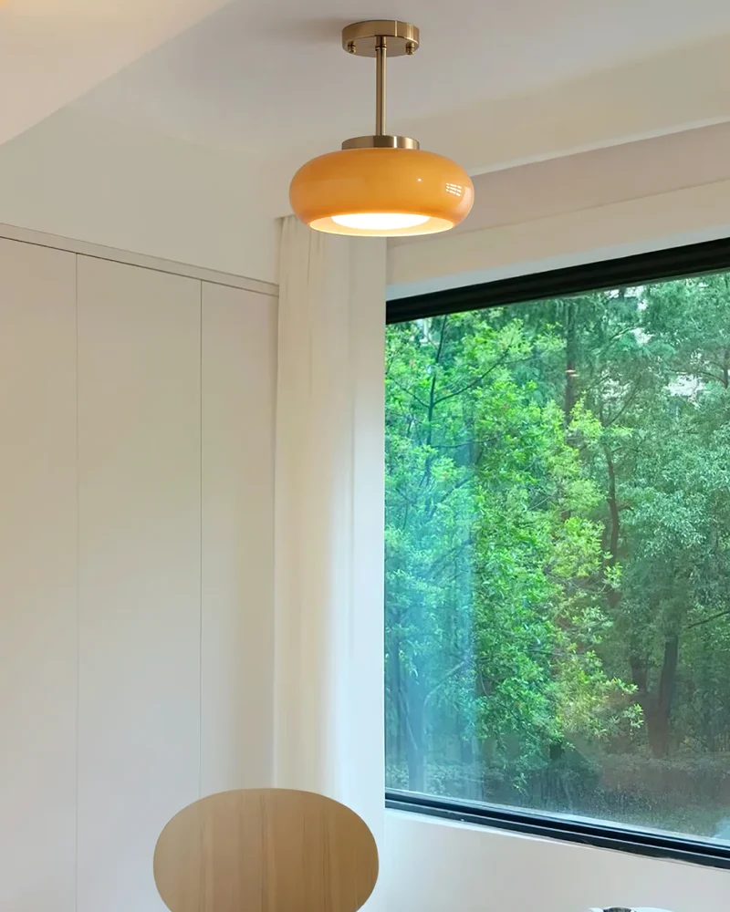 Moderne Plafondlamp Met Gouden Frame En Glazen Kap In Amber Of Wit 3000K Warm Licht | Sansoti