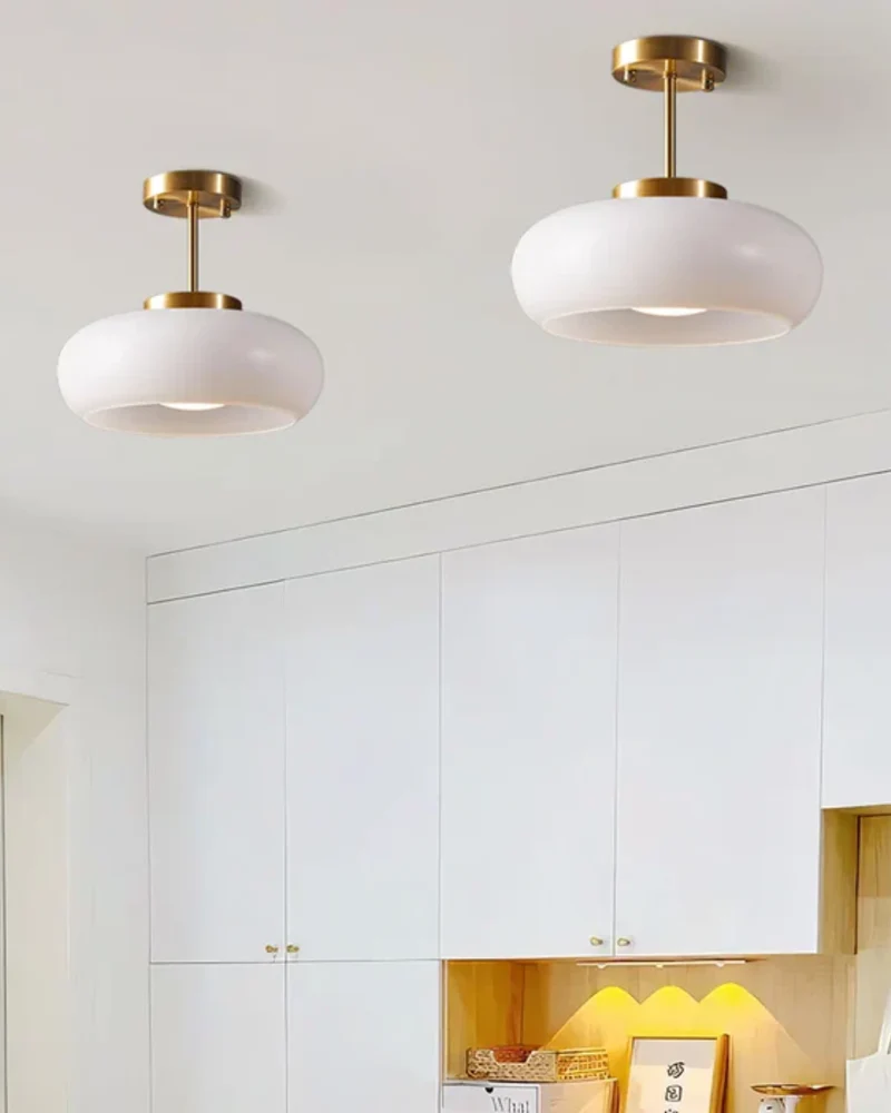 Moderne Plafondlamp Met Gouden Frame En Glazen Kap In Amber Of Wit 3000K Warm Licht | Sansoti