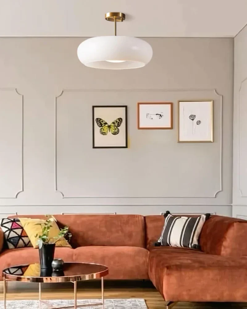 Moderne Plafondlamp Met Gouden Frame En Glazen Kap In Amber Of Wit 3000K Warm Licht | Sansoti