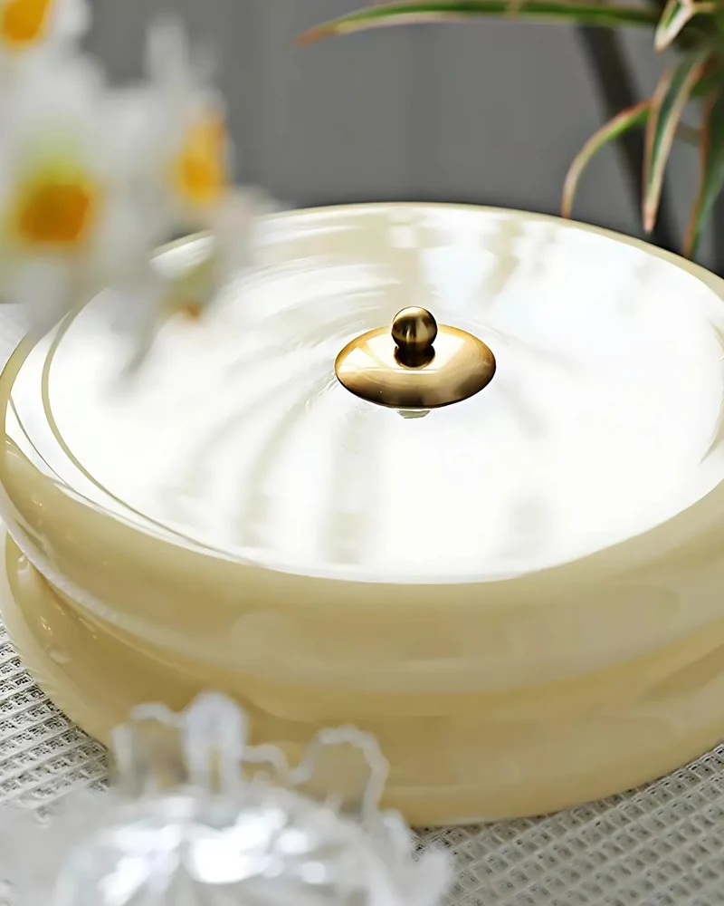 Art Deco Plafondlamp In Beige Met Chroom Accent En Warme Sfeerverlichting | Sansoti