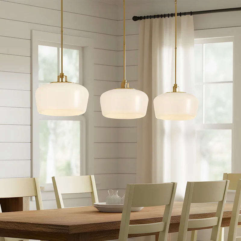 Hanglamp met Opaal Wit Glazen Kap en Antique Brass Fitting – 3-Lichts Hangverlichting voor Keukeneiland Eetkamer Woonkamer Scandinavisch Interieur | Sansoti