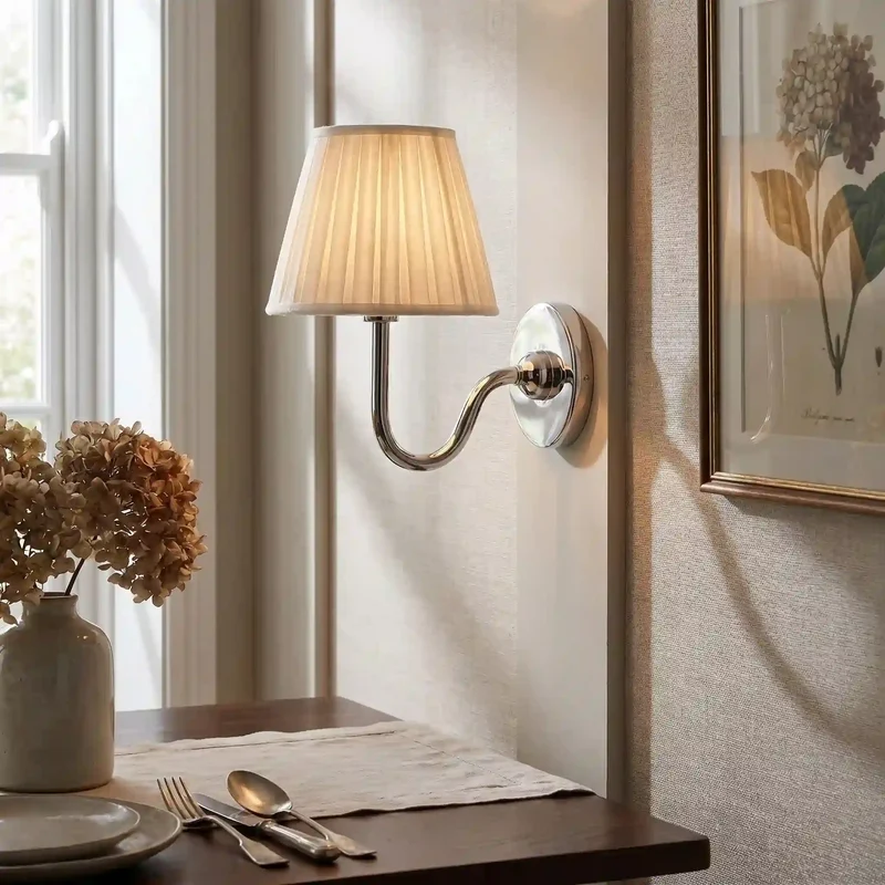Wandlamp met Plissé Kap – Klassieke Wandverlichting Metaal & Linnen Landelijk Slaapkamer Hal Leeshoek Huis Interieur | Sansoti