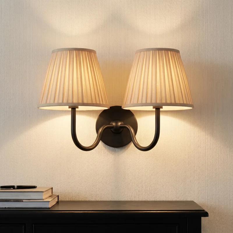Wandlamp met Plissé Kap – Klassieke Wandverlichting Metaal & Linnen Landelijk Slaapkamer Hal Leeshoek Huis Interieur | Sansoti
