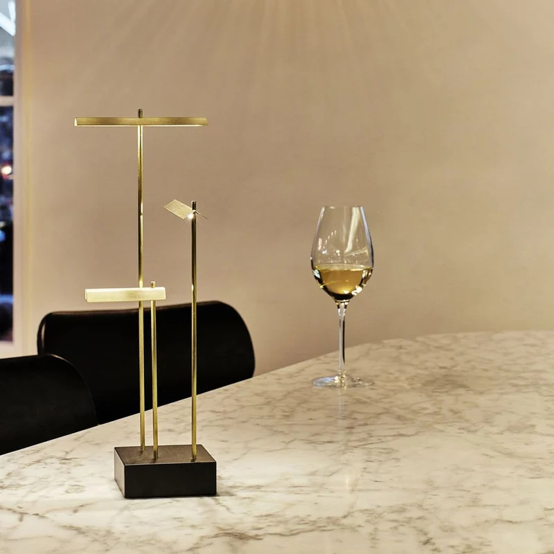 DCWéditions Knokke LED Akku Tischleuchte schwarz Gold