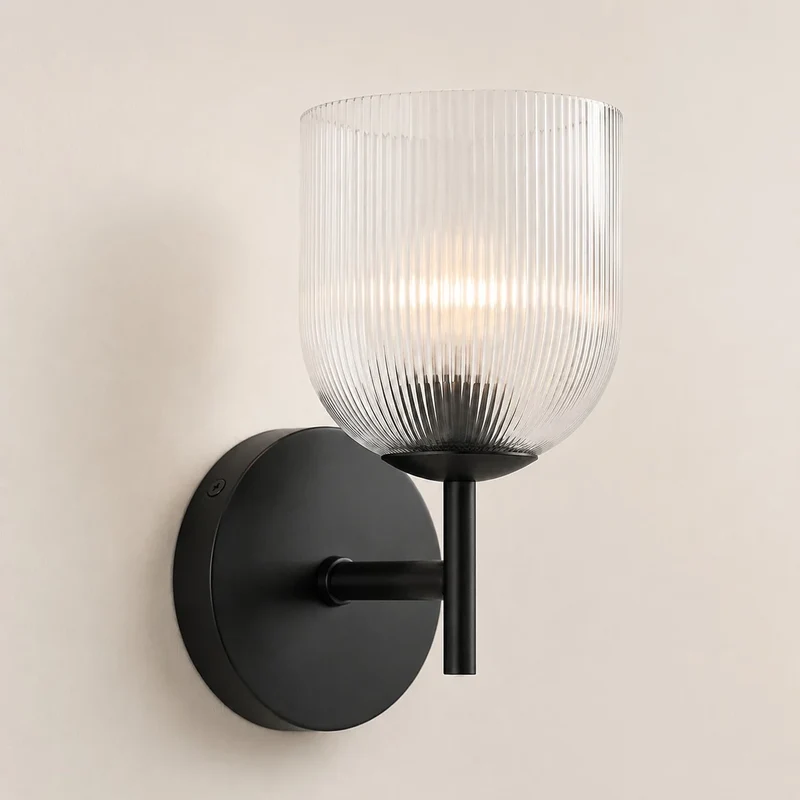 Wandlamp met geribbeld glas en koperen finish voor hal, slaapkamer en badkamer | Sansoti
