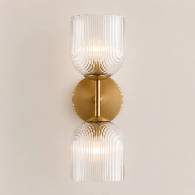 Wandlamp met geribbeld glas en koperen finish voor hal, slaapkamer en badkamer | Sansoti