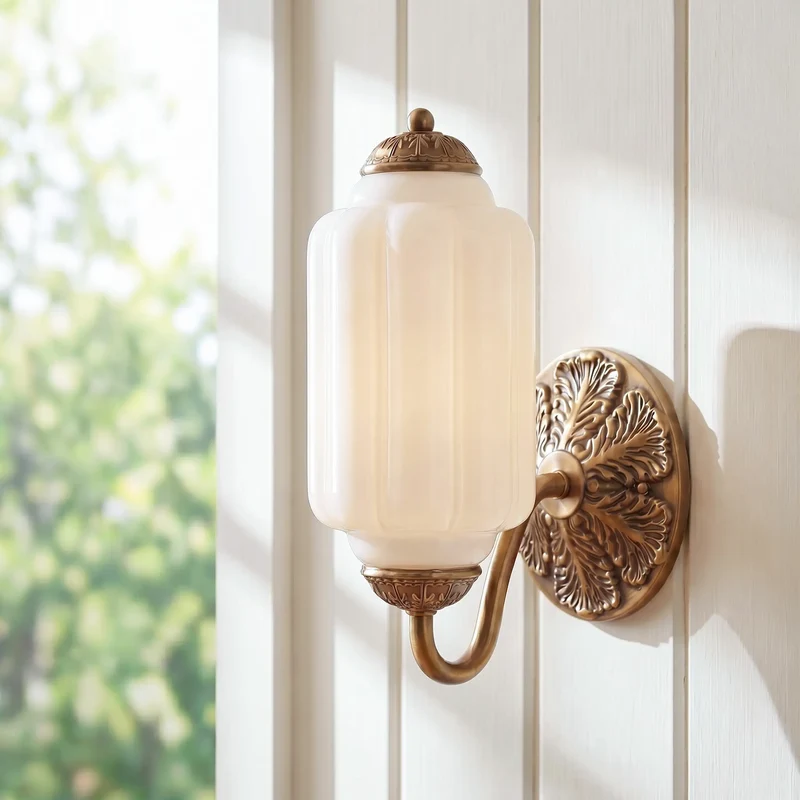 Vintage Wandlamp met Melkglas en Geolied Messing – Klassieke Retro Verlichting voor Hal, Slaapkamer, Woonkamer | Sansoti