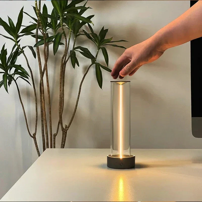Aluminium Tafellamp met Aanraakbediening 3 Dimstanden USB Oplaadpoort LED Dimbaar Modern Minimalistisch Design | Sansoti