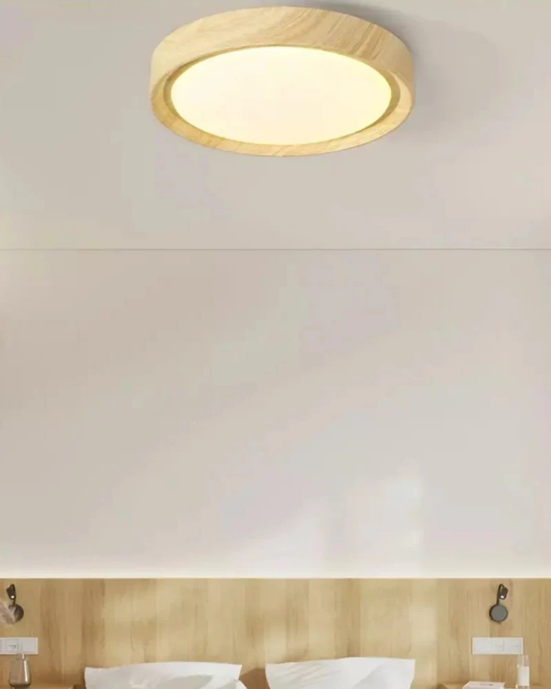 Ronde houten plafondlamp met warm diffuus licht voor serene woonruimtes | Sansoti