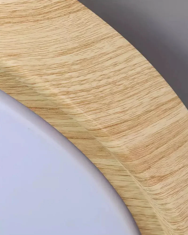 Ronde houten plafondlamp met warm diffuus licht voor serene woonruimtes | Sansoti