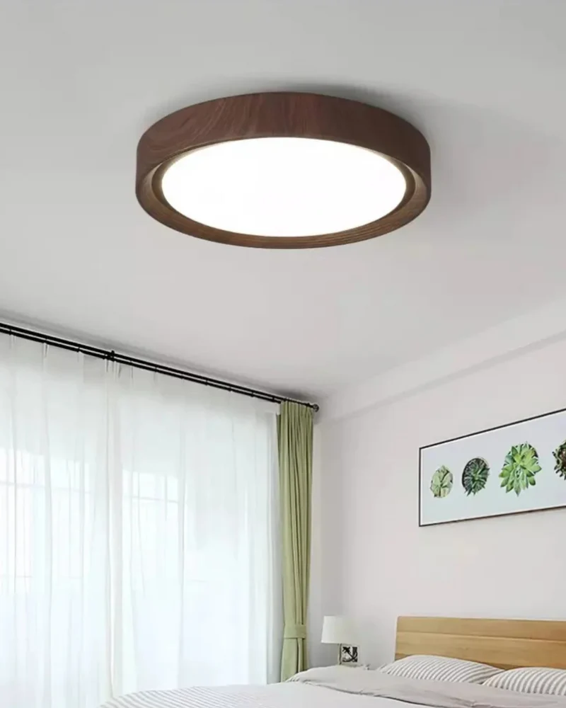 Ronde houten plafondlamp met warm diffuus licht voor serene woonruimtes | Sansoti