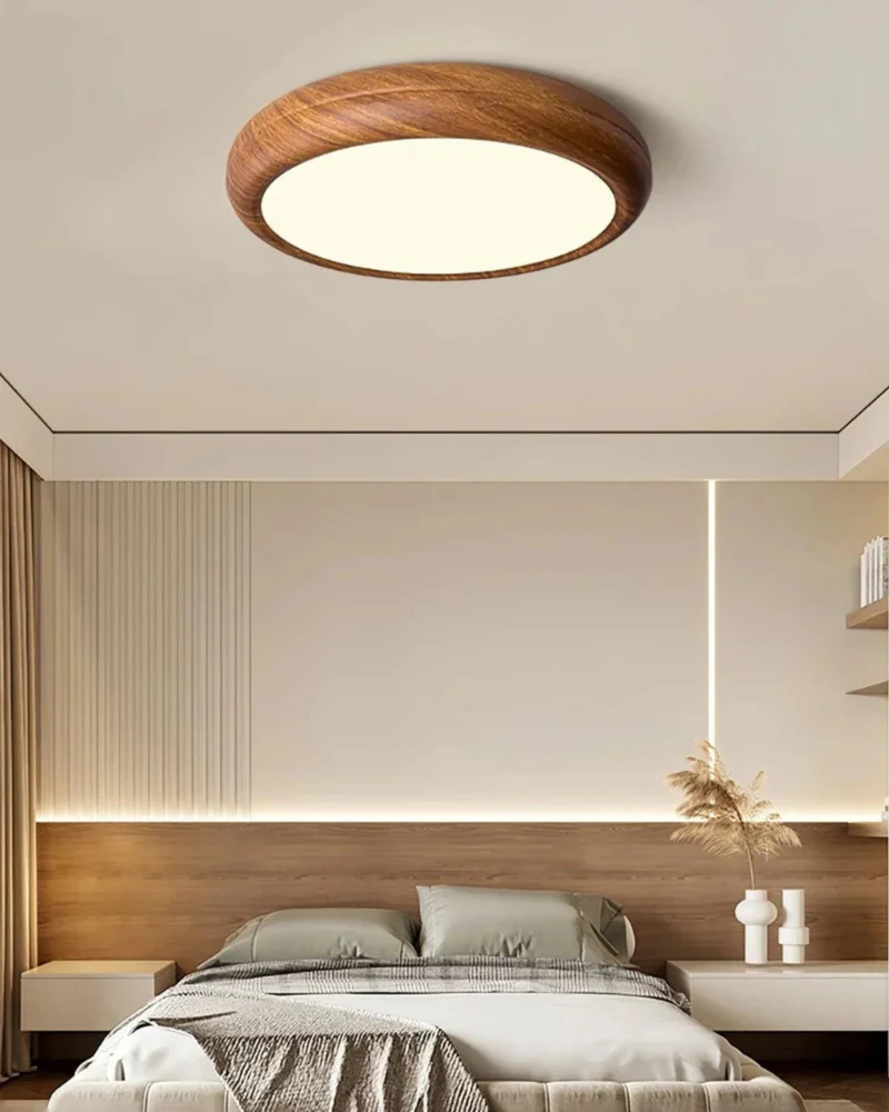 Ronde houten plafondlamp met warm diffuus licht voor serene woonruimtes | Sansoti