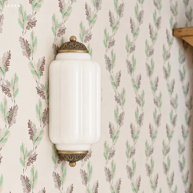 Vintage Wandlamp met Melkglazen Kap en Antieke Afwerking voor Sfeervolle Verlichting | Sansoti