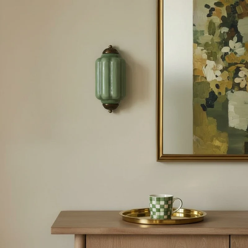 Vintage Wandlamp met Melkglazen Kap en Antieke Afwerking voor Sfeervolle Verlichting | Sansoti