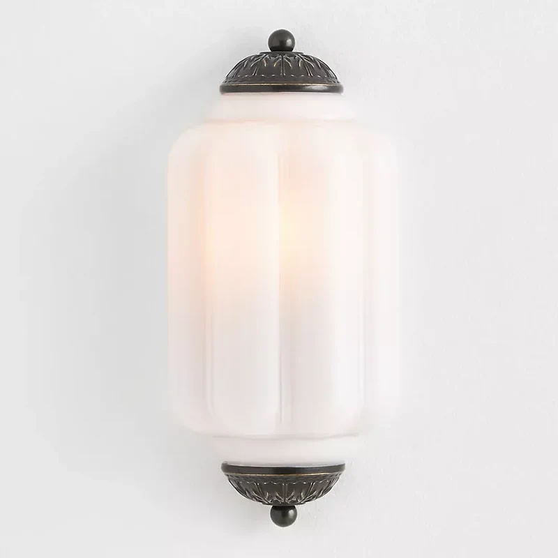 Vintage Wandlamp met Melkglazen Kap en Antieke Afwerking voor Sfeervolle Verlichting | Sansoti