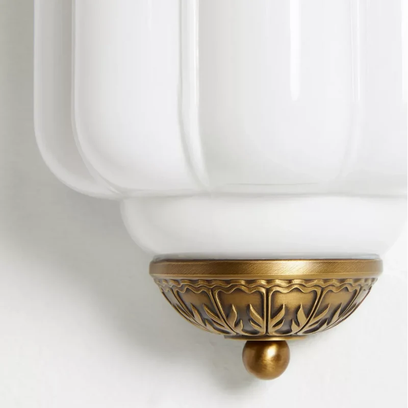 Vintage Wandlamp met Melkglazen Kap en Antieke Afwerking voor Sfeervolle Verlichting | Sansoti