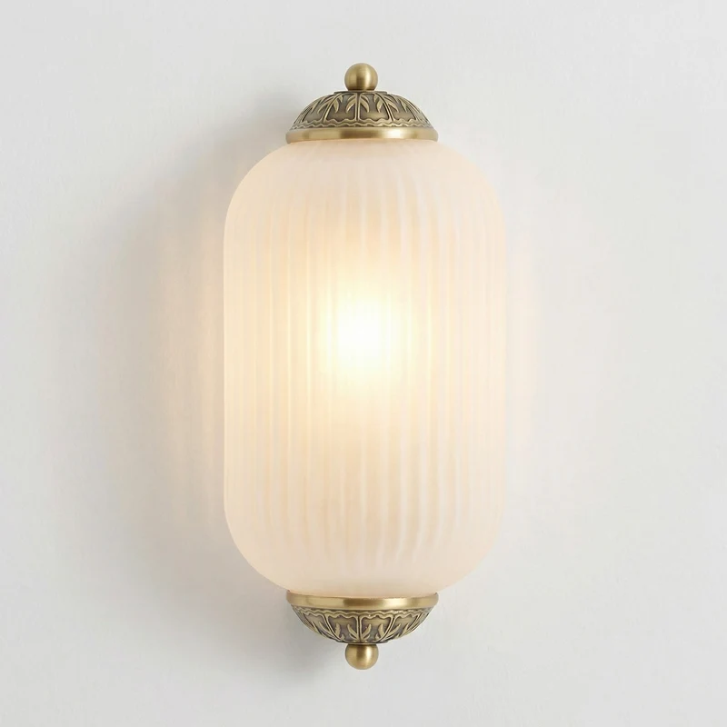 Vintage Wandlamp met Melkglazen Kap en Antieke Afwerking voor Sfeervolle Verlichting | Sansoti