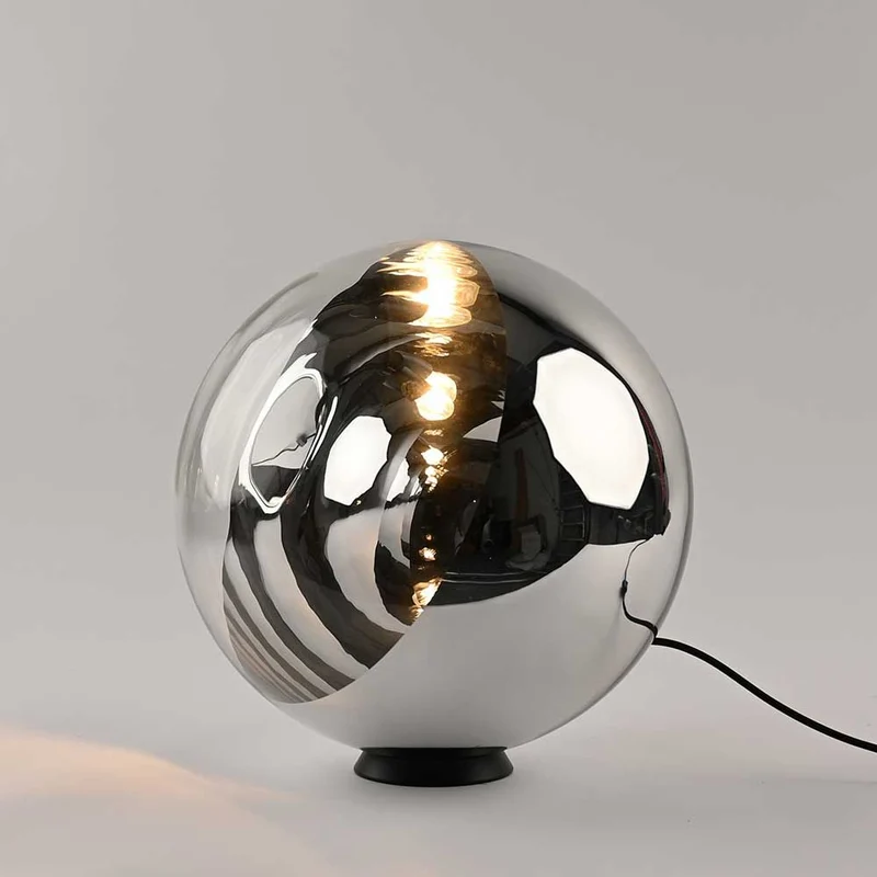 s.luce Orb Glaskugel Tischlampe