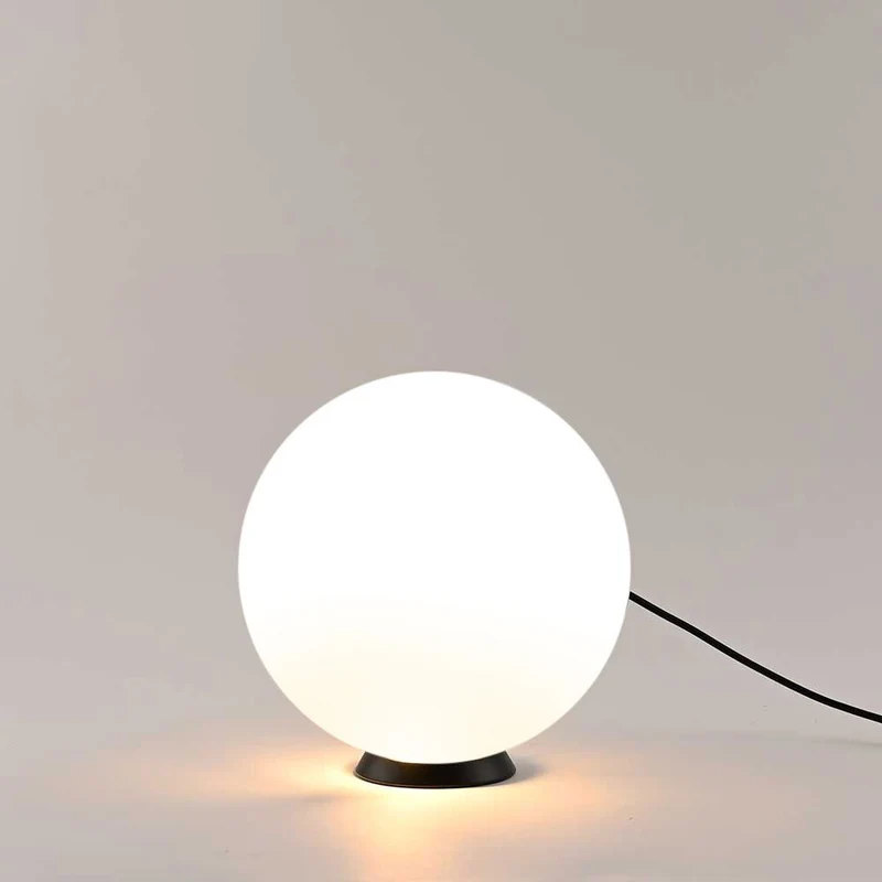 s.luce Orb Glaskugel Tischlampe