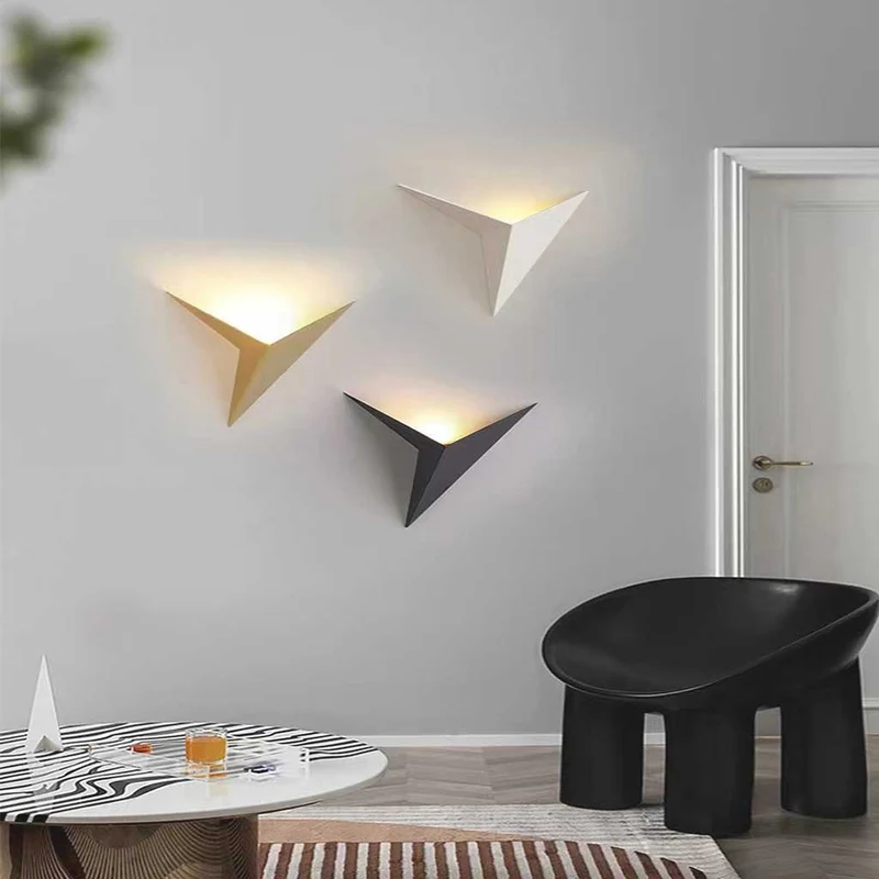 Driehoekige LED Wandlamp Geometrisch Metaal Modern Interieur Slaapkamer Woonkamer 25cm Minimalistisch | Sansoti