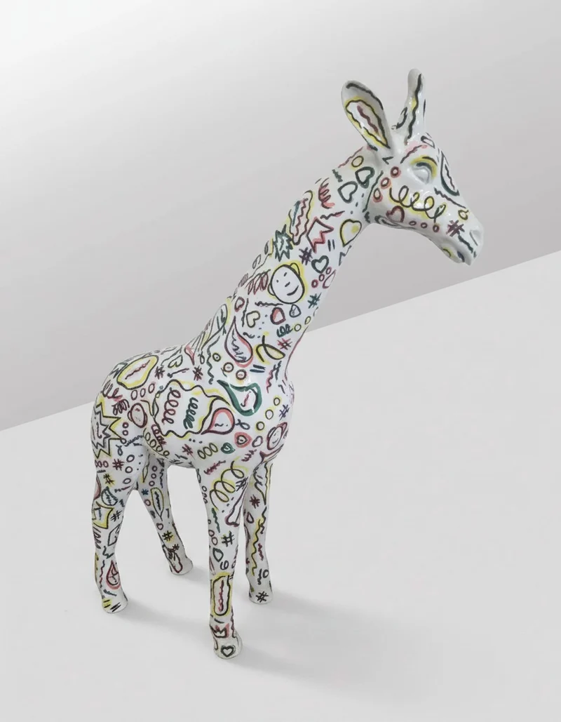 Casa Padrino Luxus Deko Skulptur Giraffe Weiss Design H. 50 cm - Deko Skulptur - Deko Figur - Tierfigur - Gartendeko
