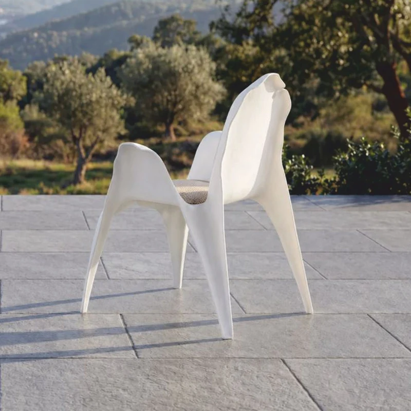 Casa Padrino Luxus Gartenstuhl mit Armlehnen Matt Weiß / Beige - Garten & Terrassen Möbel
