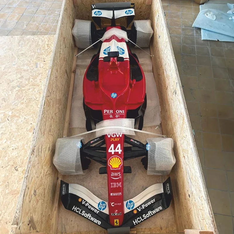 Casa Padrino XXL Deko Formel 1 Rennwagen Rot / Schwarz / Weiß 180 cm - Wanddeko