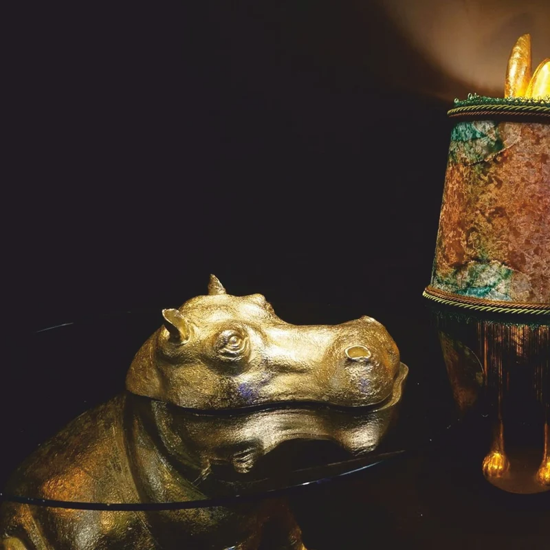 Casa Padrino Luxus Kunstharz Couchtisch mit Glasplatte Nilpferd Gold 65 cm