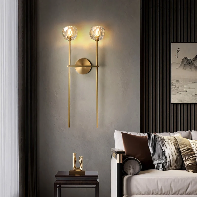 Dubbele Wandlamp met Kristalglazen Bollen Messing 71cm Hoog Handgeslepen Luxe Verlichting Modern Woonkamer | Sansoti