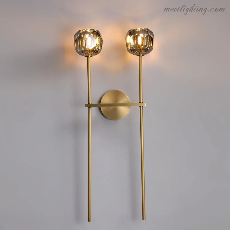 Dubbele Wandlamp met Kristalglazen Bollen Messing 71cm Hoog Handgeslepen Luxe Verlichting Modern Woonkamer | Sansoti