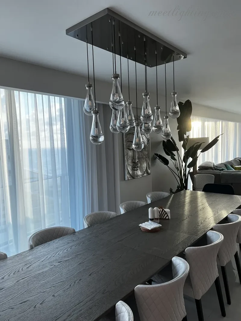 Rechthoekige Kroonluchter met Druppelvormige Glazen Hangers Messing Zwart Nikkel voor Eetkamer en Woonkamer | Sansoti