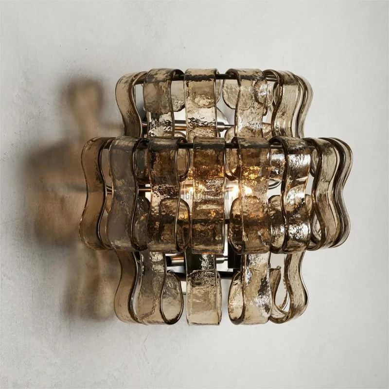 Wandlamp met Gebogen Getextureerd Glas en Messing Afwerking voor Sfeervol Licht in Woonkamer en Slaapkamer | Sansoti