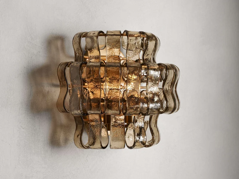 Wandlamp met Gebogen Getextureerd Glas en Messing Afwerking voor Sfeervol Licht in Woonkamer en Slaapkamer | Sansoti
