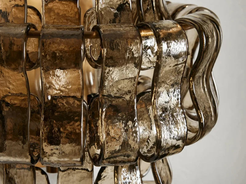 Wandlamp met Gebogen Getextureerd Glas en Messing Afwerking voor Sfeervol Licht in Woonkamer en Slaapkamer | Sansoti