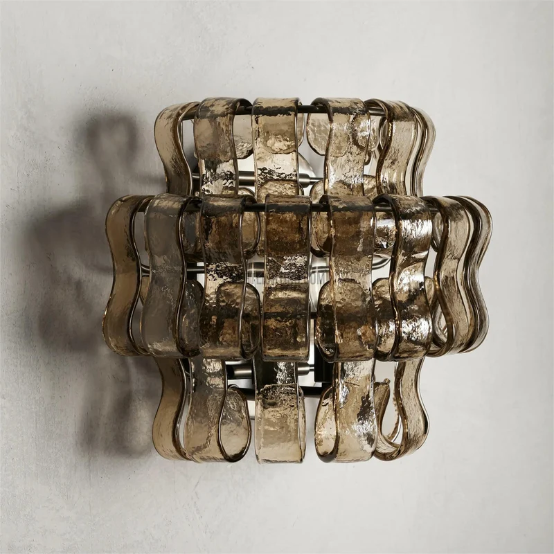 Wandlamp met Gebogen Getextureerd Glas en Messing Afwerking voor Sfeervol Licht in Woonkamer en Slaapkamer | Sansoti
