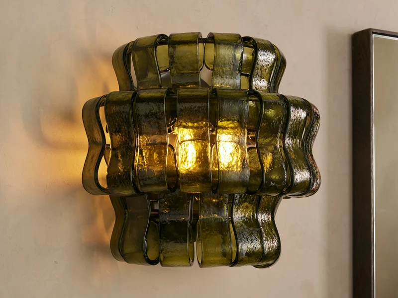 Wandlamp met Gebogen Getextureerd Glas en Messing Afwerking voor Sfeervol Licht in Woonkamer en Slaapkamer | Sansoti