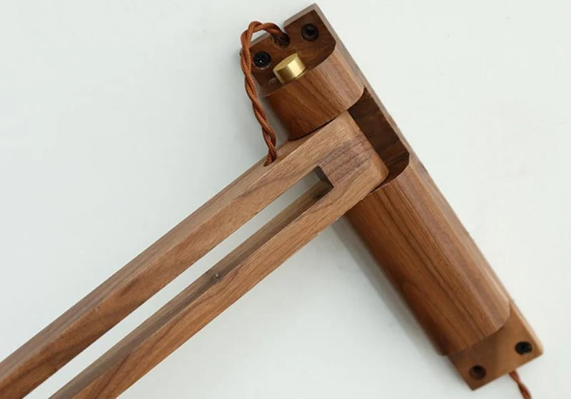 Uitschuifbare wandlamp met gestreept glas en houten arm voor woonkamer slaapkamer hal leeshoek sfeerverlichting | Sansoti