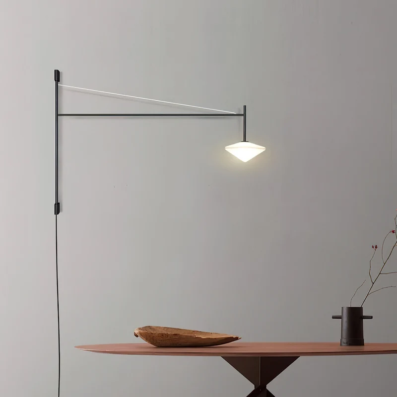 Verstelbare Wandlamp met Zwenkarm | Mondgeblazen Glazen Kap | Stekkermodel | Sansoti