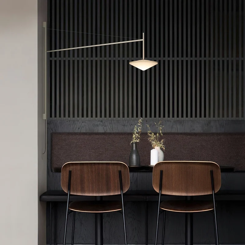Verstelbare Wandlamp met Zwenkarm | Mondgeblazen Glazen Kap | Stekkermodel | Sansoti