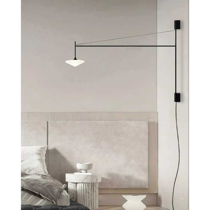 Verstelbare Wandlamp met Zwenkarm | Mondgeblazen Glazen Kap | Stekkermodel | Sansoti