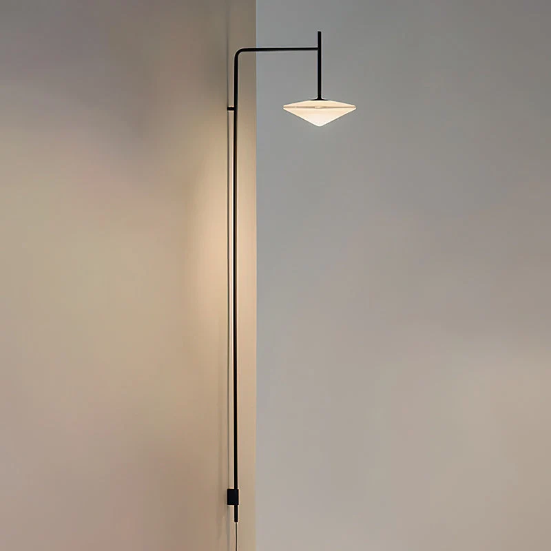 Verstelbare Wandlamp met Zwenkarm | Mondgeblazen Glazen Kap | Stekkermodel | Sansoti