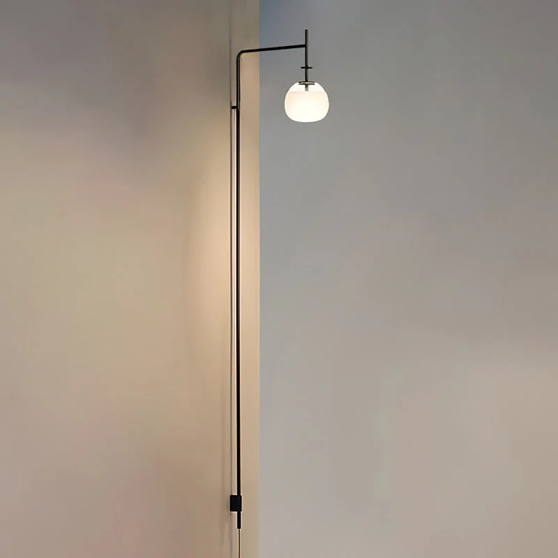 Verstelbare Wandlamp met Zwenkarm | Mondgeblazen Glazen Kap | Stekkermodel | Sansoti