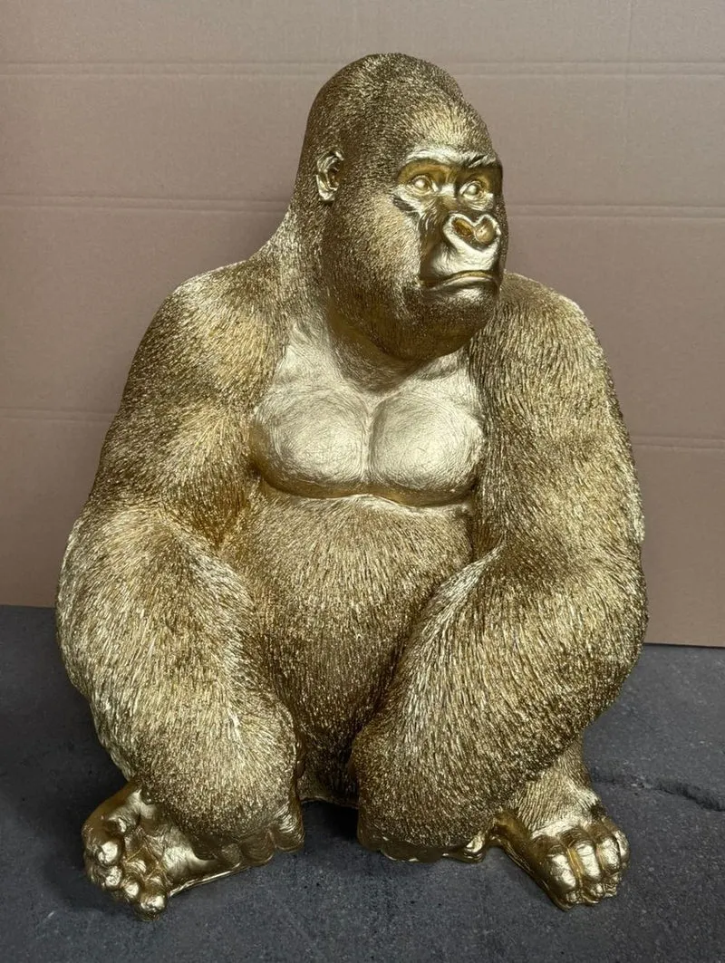 Casa Padrino Deko Skulptur Gorilla Gold H. 75 cm - Luxuriöse Tierfigur aus Glasfaserlaminat