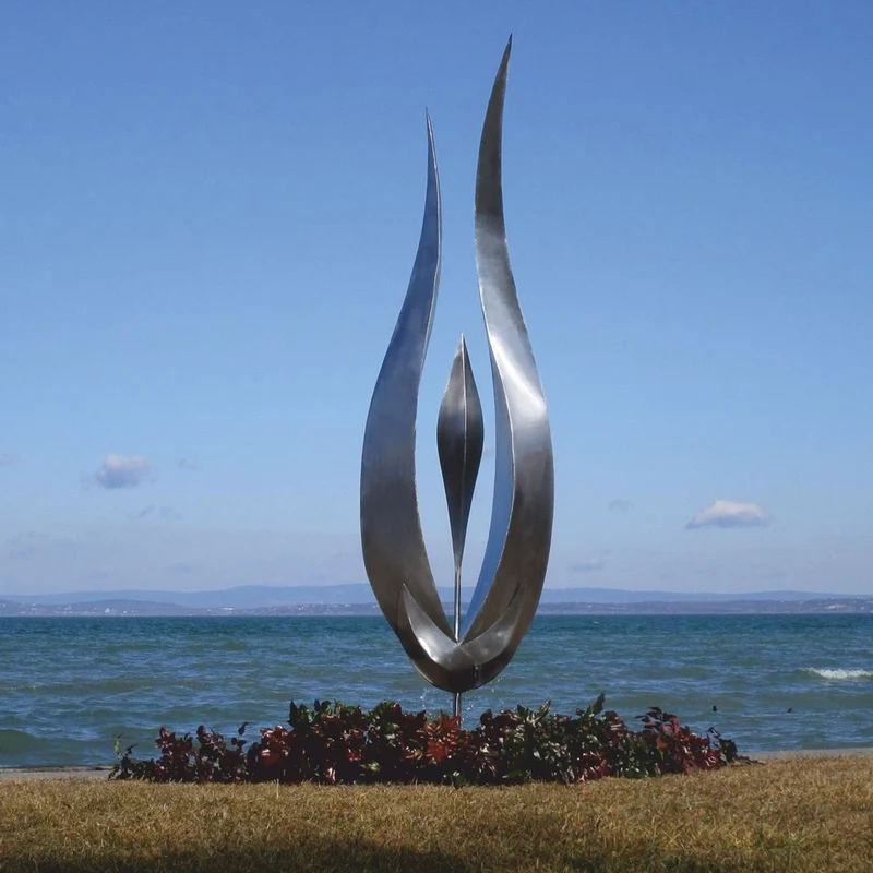 Casa Padrino Luxus Edelstahl Skulptur Silber H. 230 cm - Metall Garten Deko