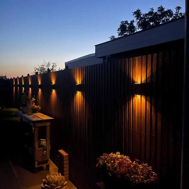 Solar LED Buitenlamp Wandmontage Warmwit Licht Waterdicht IP65 Tuinverlichting Zonne-energie Bewegingssensor | Sansoti