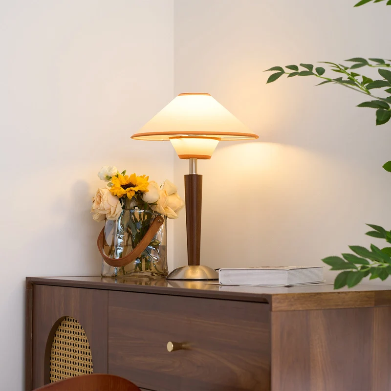 Houten Tafellamp met Stoffen Kap – Walnoot of Nikkel – Warm Modern Design – E26/E27 – Plug-in met Schakelaar | Sansoti