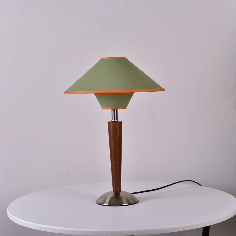Houten Tafellamp met Stoffen Kap – Walnoot of Nikkel – Warm Modern Design – E26/E27 – Plug-in met Schakelaar | Sansoti