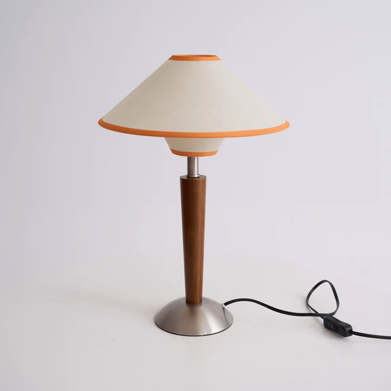 Houten Tafellamp met Stoffen Kap – Walnoot of Nikkel – Warm Modern Design – E26/E27 – Plug-in met Schakelaar | Sansoti
