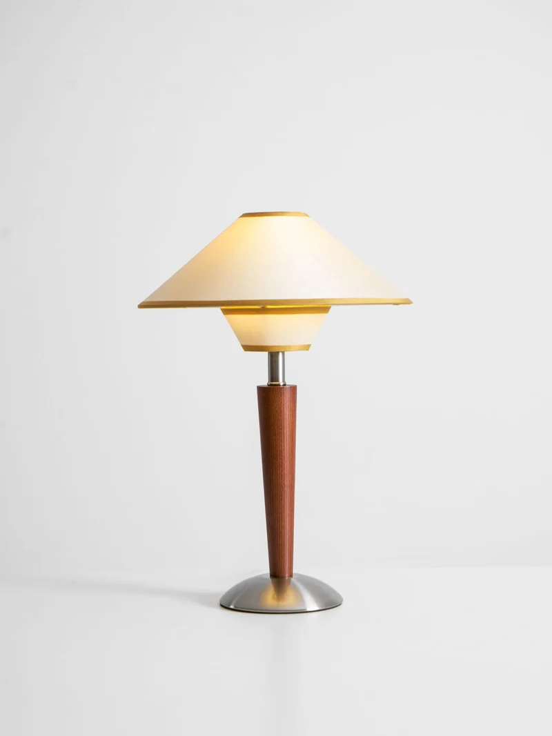 Houten Tafellamp met Stoffen Kap – Walnoot of Nikkel – Warm Modern Design – E26/E27 – Plug-in met Schakelaar | Sansoti